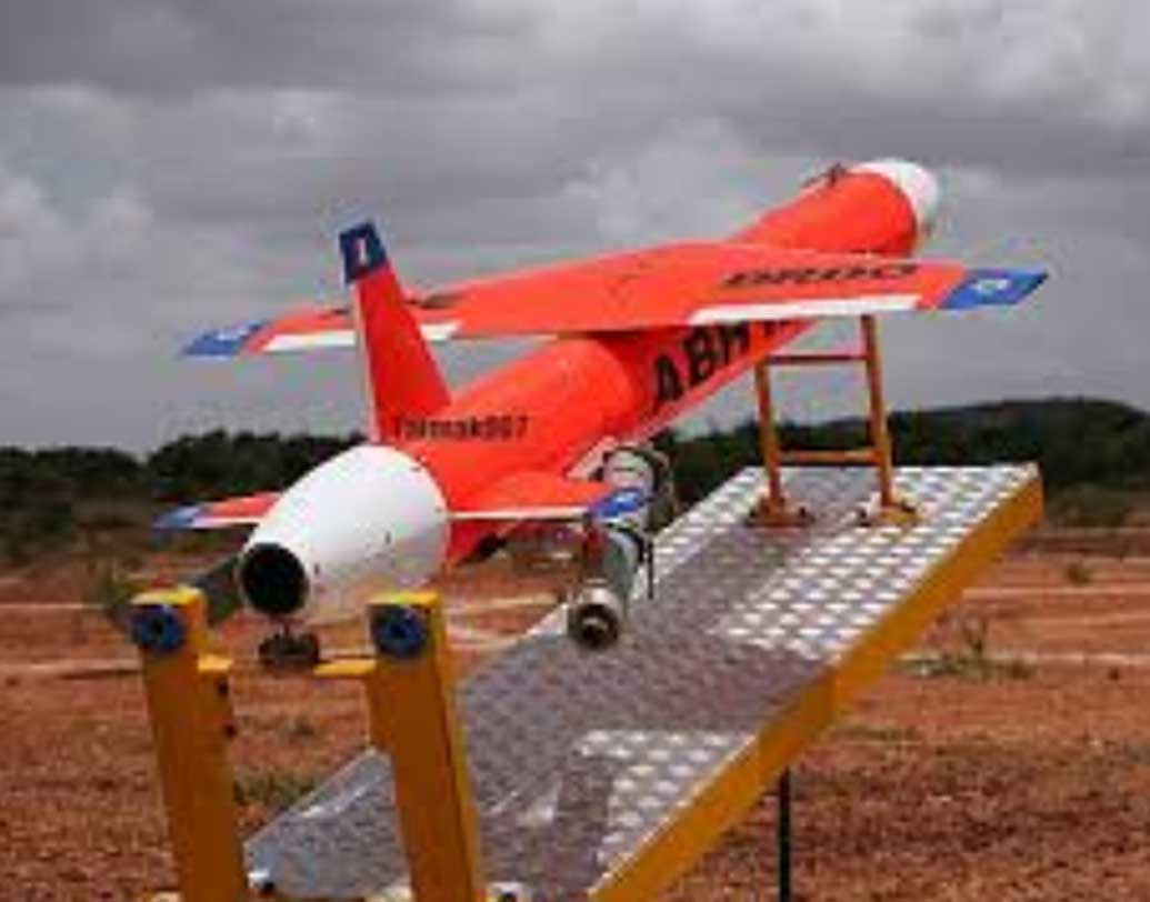 বাইরে থেকে নিয়ন্ত্রণ করতে হবে না এই ড্রোনকে। অটোপাইলট সিস্টেম রয়েছে ‘অভ্যাস’-এ। আর এই সিস্টেমকে কাজে লাগিয়েই লক্ষ্যবস্তুকে নিখুঁত ভাবে নিশানা বানাতে পারবে।