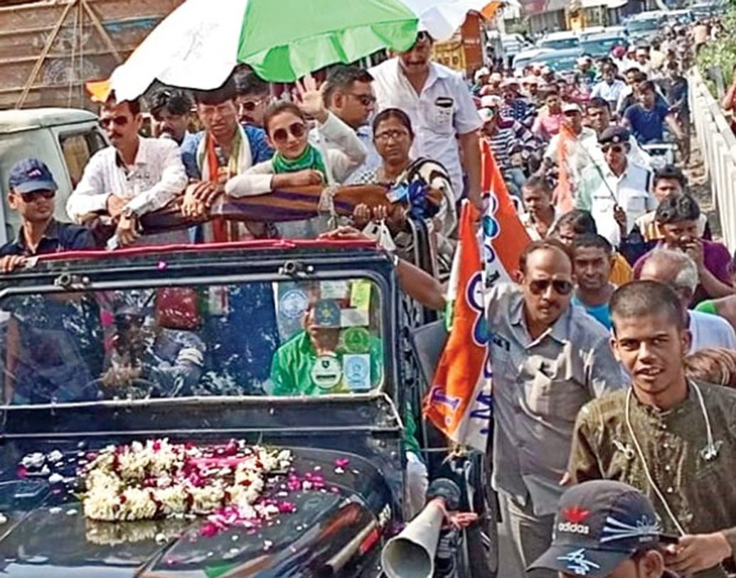 মিমি চক্রবর্তীর নামে ব্যাঙ্কে গচ্ছিত রয়েছে ৭৩ লক্ষ ৩৬ হাজার ৮২৫.৩৬ টাকা।