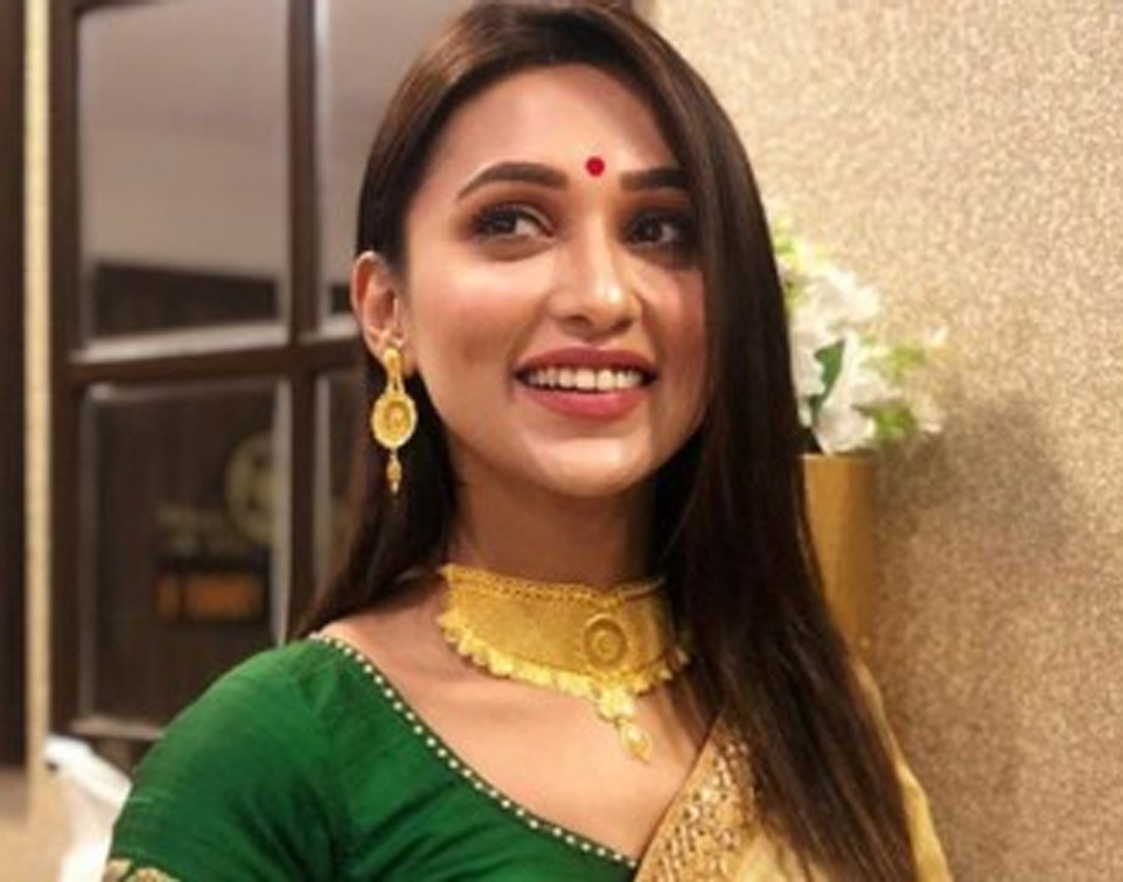 মিমির শিক্ষাগত যোগ্যতা স্নাতক। ২০১১ সালে আশুতোষ কলেজ থেকে পাশ করেছেন তিনি।