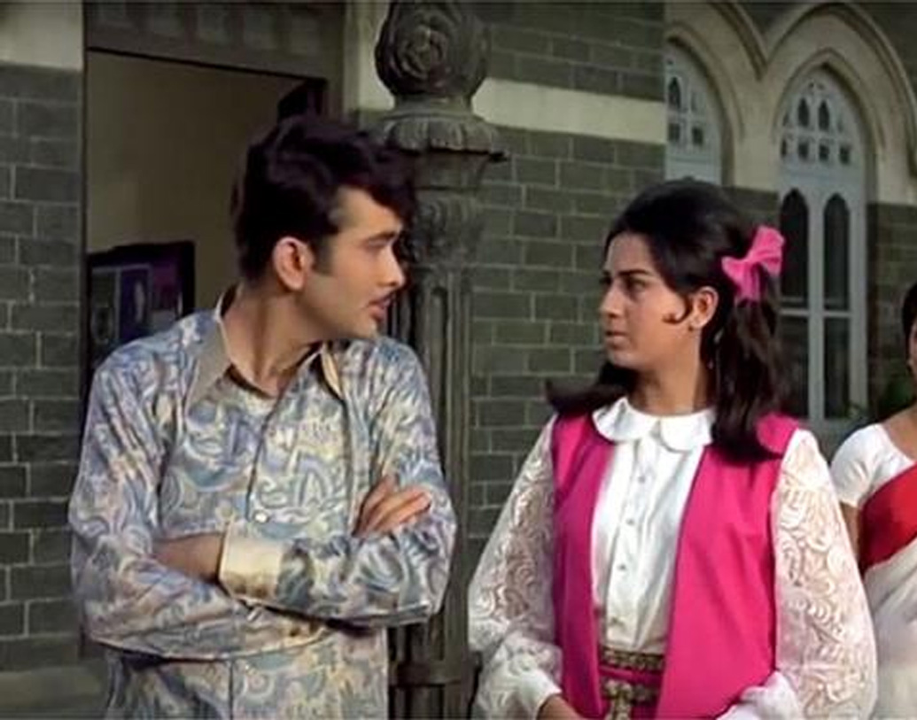 ‘মিস্টার ৪২০’ ছবিতে শিশুশিল্পী হিসাবে কাজ শুরু করেন রণধীর। এর পর সিনিয়র অভিনেতা হিসাবে ডেবিউ, ‘কাল আজ অউর কাল’ ছবিতে। বক্স অফিসে ছবিটি ব্যাপক সাড়া তো ফেলেইছিল, তাঁর সঙ্গে আলাপ করিয়েছিল ববিতারও।