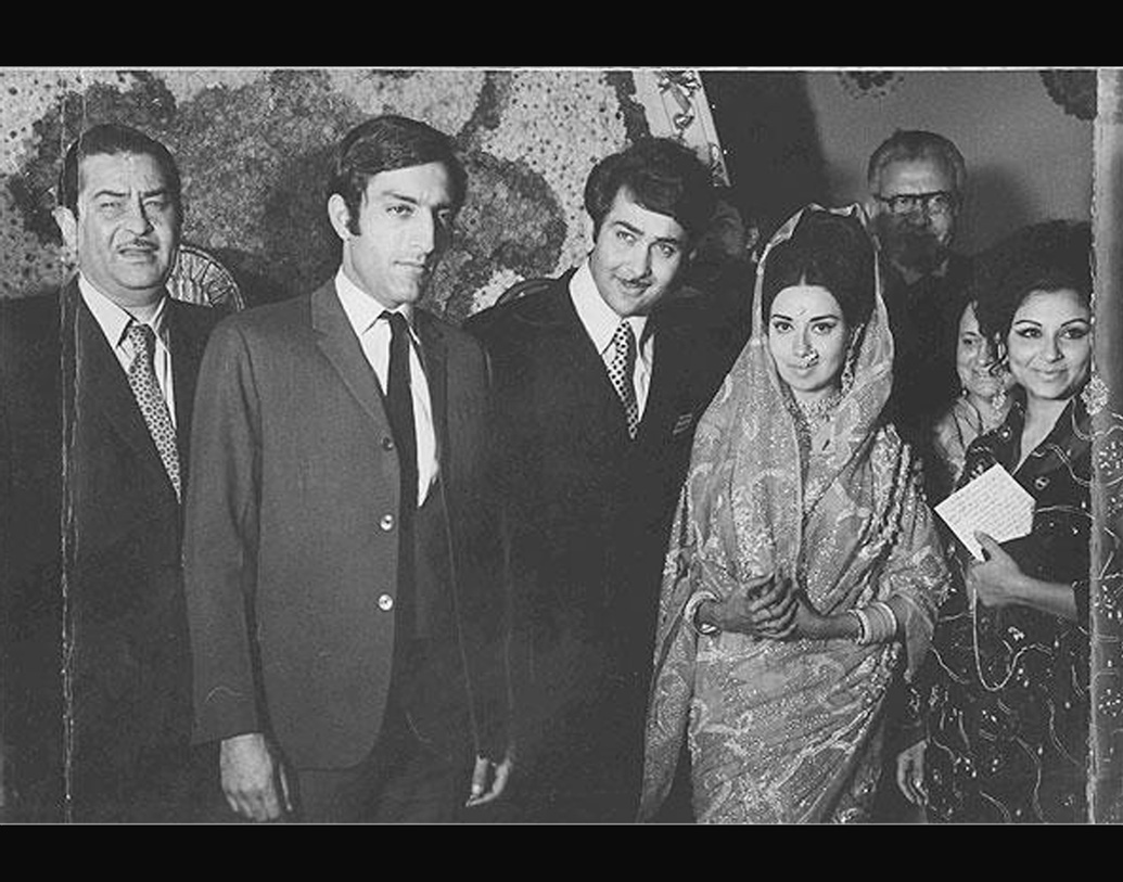 ১৯৭১ সালে খুব সাদামাটা ভাবে বিয়ে করেন তাঁরা। শুধু পরিবারের ঘনিষ্ঠ সদস্যরা উপস্থিত ছিলেন। ছিলেন কয়েকজন বন্ধুও।