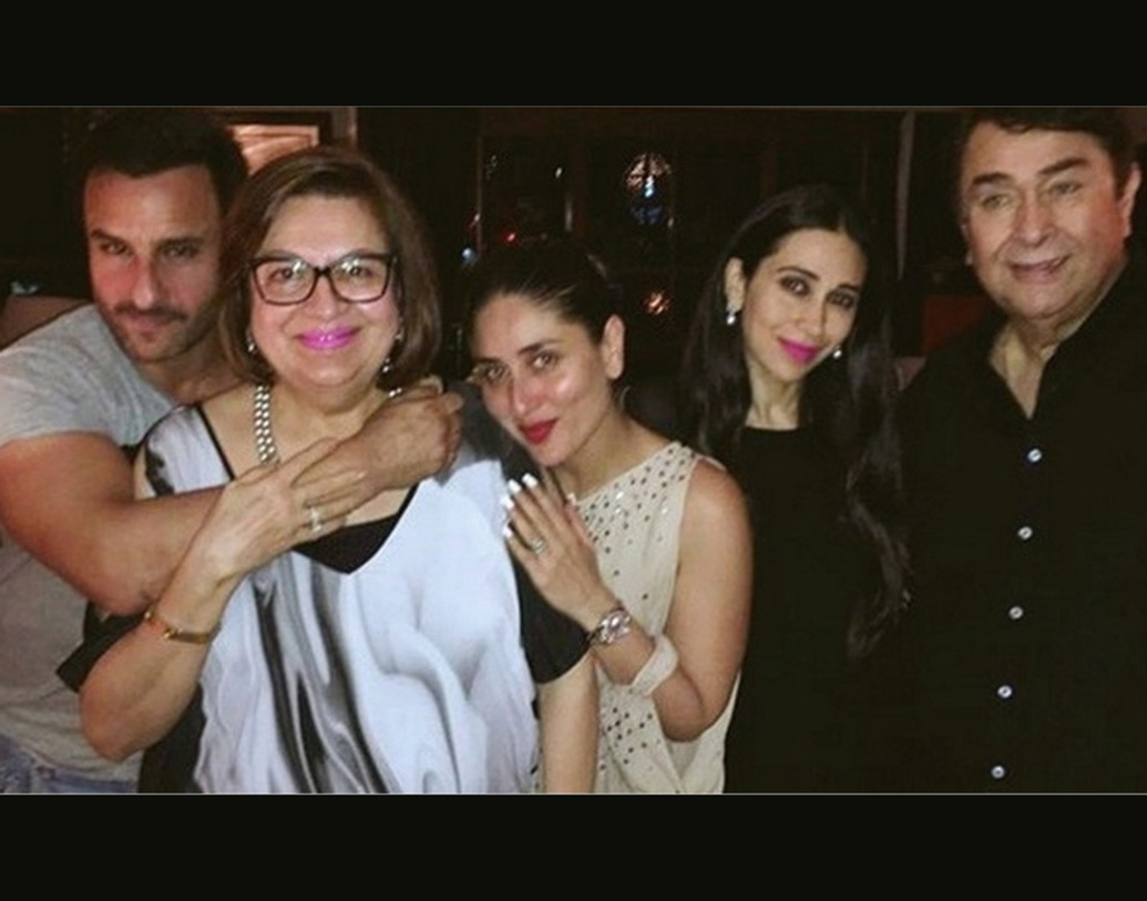 দুই মেয়েই বলিউডে স্বনামধন্য অভিনেত্রীর জায়গা করে নিয়েছেন। মায়ের আশা পূরণ করেছেন দুই সন্তান। কপূর পরিবারের মেয়েরা অভিনয়েও আসাও সেই প্রথম।