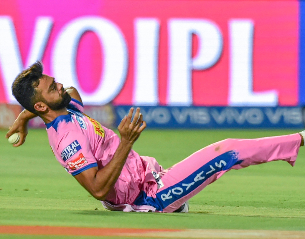 জয়দেব উনাদকট: রাজস্থান রয়্যালসের এই ক্রিকেটার ঠিক সময়ে জ্বলে উঠতে ব্যর্থ হলেন। ১১ ম্যাচে মাত্র ১০টি উইকেট পেয়েছেন, ইকনমি রেট ছিল ১০.৬৬।