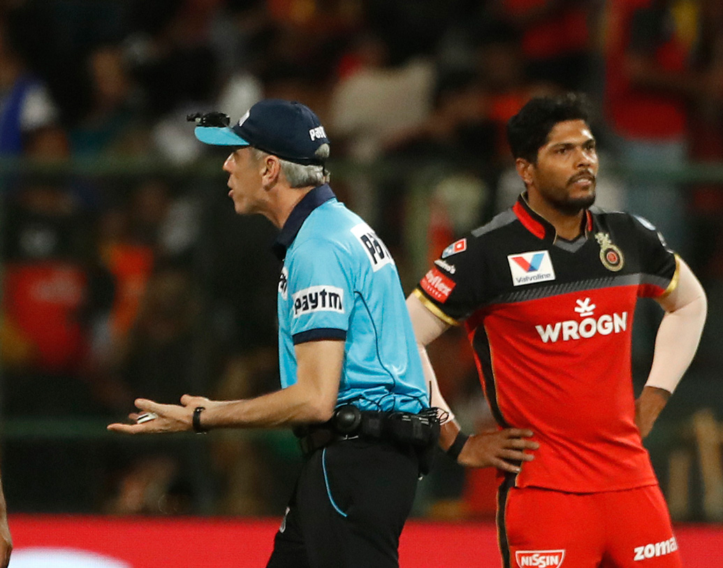 উমেশ যাদব: ২০১৮ সালের সেরা বোলারদের অন্যতম ছিলেন তিনি। কিন্তু চলতি বছরে রয়্যাল চ্যালেঞ্জার্স বেঙ্গালুরুর হয়ে তিনি চরম ব্যর্থ, বিশেষ করে ডেথ ওভারগুলোয় একেবারেই কাজে আসেননি তিনি। ১১ ম্যাচে মাত্র ৮ উইকেট পেয়েছেন, ইকনমি রেট ৯.৮০।