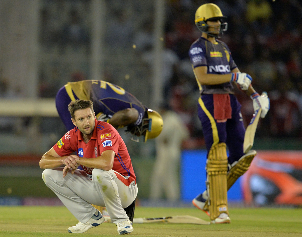 অ্যান্ড্রু টাই: অস্ট্রেলীয় এই পেসার ২০১৮ সালের পার্পল ক্যাপ উইনার ছিলেন, কিন্তু চলতি বছরে কিংস ইলেভেন পঞ্জাবের হয়ে ব্যর্থ তিনি। ৬টি ম্যাচে ৩টি উইকেট পেয়েছেন, ইকনমি রেট ছিল ১০.৫৯।