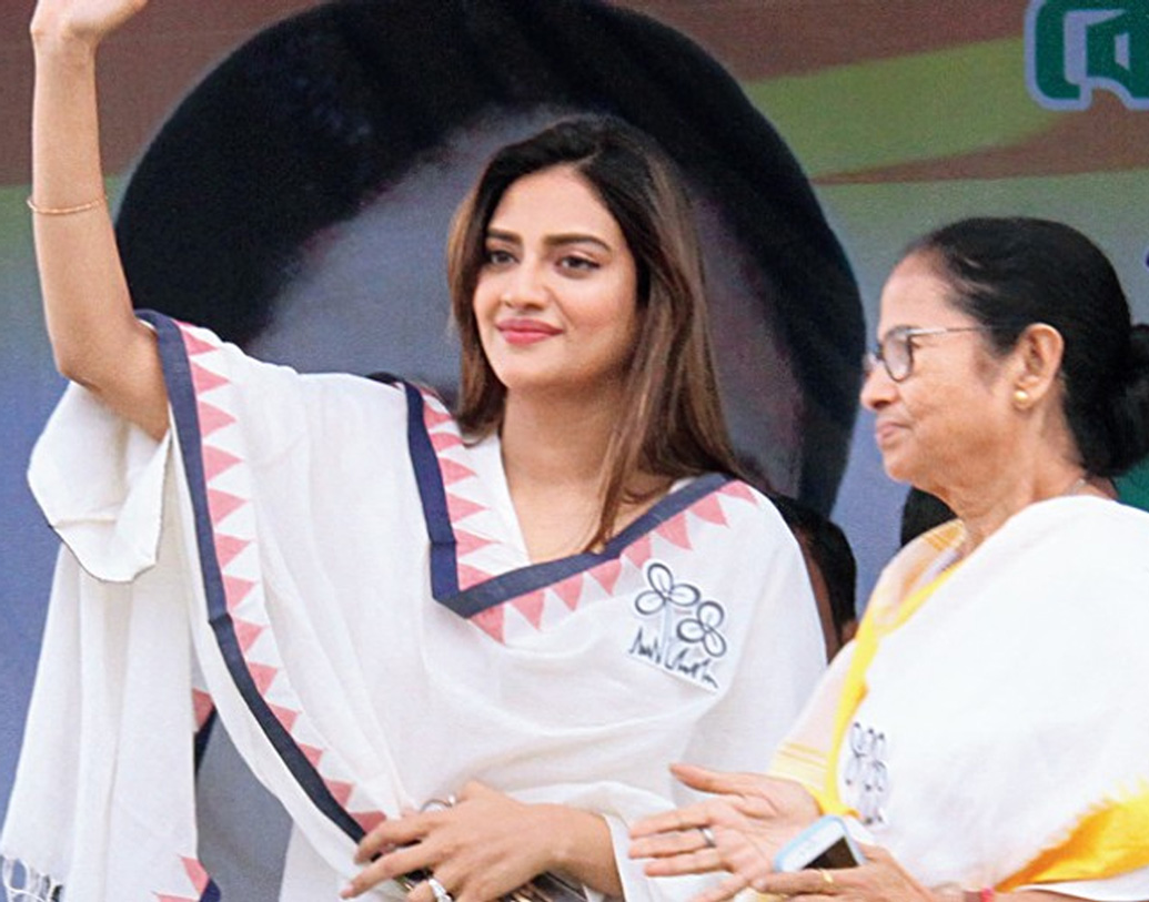 হলফনামায় নুসরত জানিয়েছেন, তাঁর হাতে এই মুহূর্তে নগদ টাকার পরিমাণ ৫ লক্ষ।