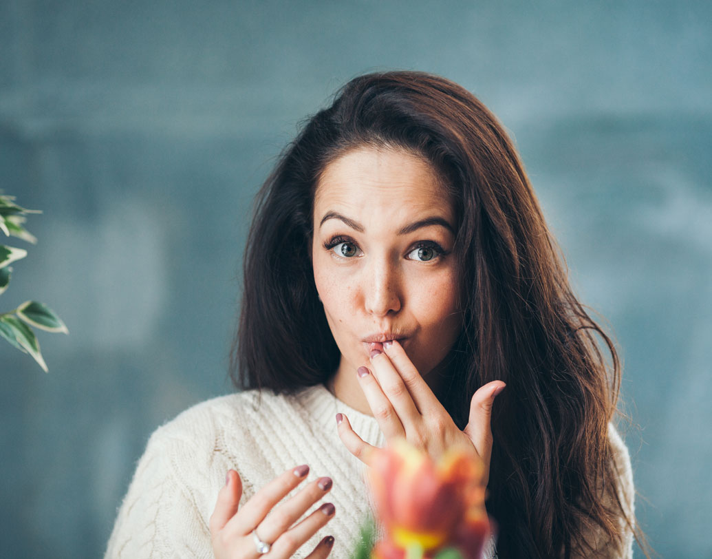 কাঁচালঙ্কা খেলে মস্তিষ্কে সুখী হরমোন এনডরফিন নিঃসৃত হয়। তাই খাবারে স্বাদ যোগ হওয়ার সঙ্গে সঙ্গে মনটাও আনন্দিত হয়। ভাল খাবারের স্বাদ নেওয়ার পর মন-মেজাজ ভাল রাখার এটাও অন্যতম কারণ।