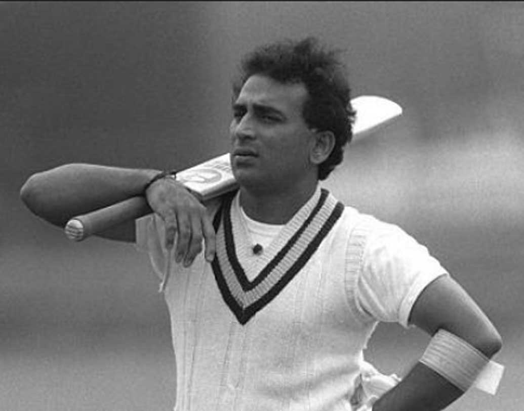 ৭ জুন, ১৯৭৫ সাল। ইংল্যান্ডের মুখোমুখি ভারত। ভারতের সামনে ৩৩৫ রানের কঠিন টার্গেট। দর্শকেরা ভেবেছিলেন মুহুর্মুহু ৪ আর ৬ ধেয়ে আসবে গ্যালারির দিকে। কিন্তু হল ঠিক উল্টো। টেস্ট ম্যাচের মতো ব্যাট করল ভারত। ৬০ ওভারে মাত্র ১৩২/৩ করল ভারত। ১৭৪টা বল খেলে সুনীল গাওস্কর করলেন মাত্র ৩৬ রান! প্রবল সমালোচিত হয়েছিল সেই ইনিংস।