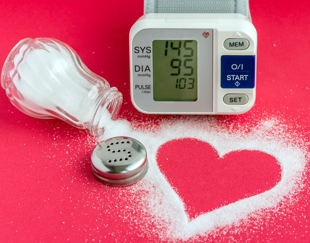 মেডিসিন বিশেষজ্ঞ গৌতম বরাটের মতে, বেশ কিছু খাবার রয়েছে, যা হাইপারটেনশনের শঙ্কাকে সরিয়ে রাখতে পারে। তাই জীবনযাপনে চটজলদি বদল আনতে না পারলেও মন দিন সে সব খাবারে। এতে অসুখের আশঙ্কা কমবে অনেকটাই।