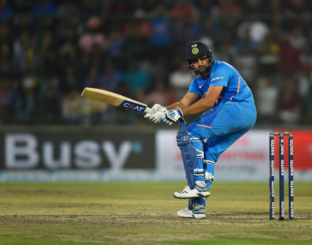 ভারতের বিশ্বকাপ দলের সহ-অধিনায়ক রোহিত শর্মা। আইপিএলে ১৫ ম্যাচে ৪০৫ রান করেছেন তিনি। স্ট্রাইক রেট ১২৮.৫৭। সর্বোচ্চ স্কোর ৬৭। ট্রফিও জিতেছেন মুম্বই ইন্ডিয়ানস অধিনায়ক। তবু কোথাও যেন খামতি থেকে গিয়েছে, ধারাবাহিকতার অভাব ছিল। রোহিত পেলেন ১০-এ ৭.৫।