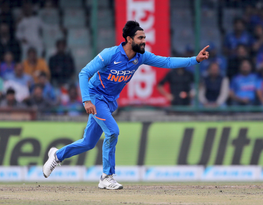 ইমরান তাহির ও হরভজন সিংহের সঙ্গে রবীন্দ্র জাডেজা চেন্নাইয়ের ম্যাজিক ট্রায়োর একজন এই আইপিএলে, ১৬ ম্যাচে ১০৬ রান তো করেইছেন, স্ট্রাইক রেট ছিল ১২০.৪৫, সর্বোচ্চ ব্যক্তিগত স্কোর ৩১। ১৫টি উইকেট পেয়েছেন ৬.৩৫ ইকনমি রেটে। সেরা বোলিং ফিগার ৩/৯। তাঁকে ১০-এ ৮ দিতেই হবে।