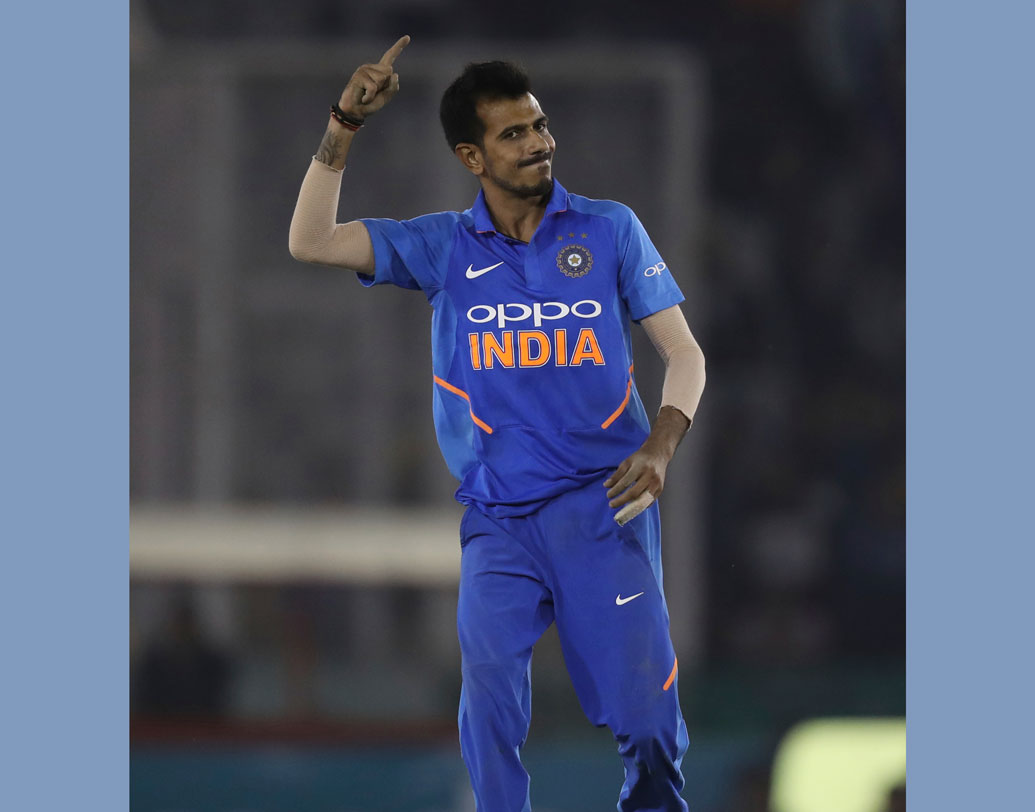 রয়্যাল চ্যালেঞ্জার্স বেঙ্গালুরু ভাল না খেললেও যুজবেন্দ্র চহাল কিন্তু পারফরম্যান্সে ঘাটতি রাখেননি। ১৪ ম্যাচে ১৮ উইকেট পেয়েছেন তিনি। ইকনমি রেট ছিল ৭.৮২। সেরা বোলিং ফিগার ৪/৩৮। তাঁকে ১০-এ ৮.৫ দিতেই হবে।