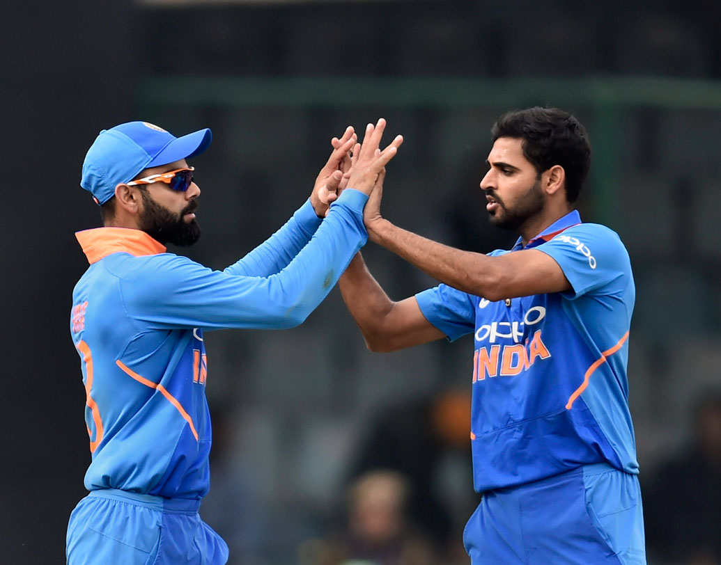 সানরাইজার্স হায়দরাবাদের হয়ে খেলেছিলেন ভুবনেশ্বর কুমার। ১৫ ম্যাচে ১৩ উইকেট পেয়েছেন, ইকনমি রেট ৭.৮১। সেরা বোলিং ফিগার ২/২৪। ভুবি বিশ্বকাপে ভারতের পেস শক্তির বড় ভরসা। তাঁকে ১০-এ ৬-এর বেশি দেওয়া গেল না।