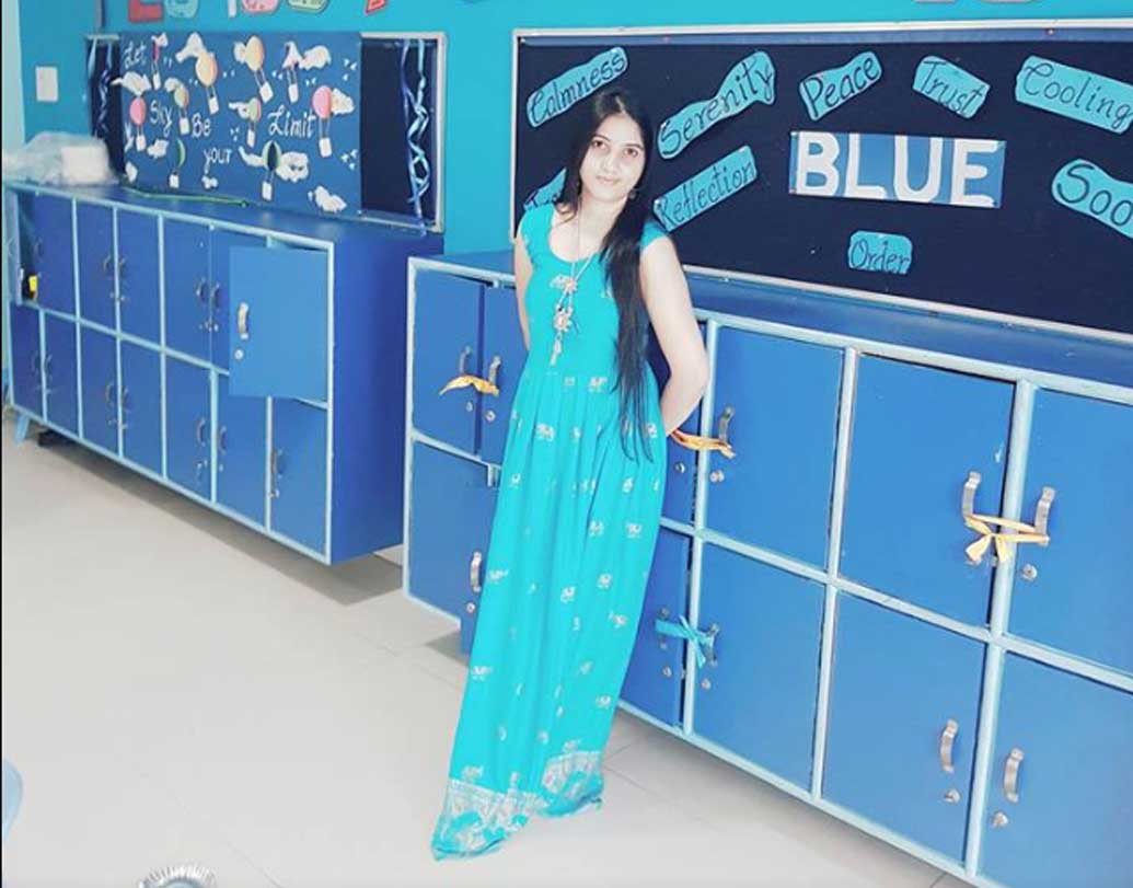 সে দিনই সাংবাদিকরা তাঁর সঙ্গে কথা বলেন। কর্তব্যরত থাকায় তিনি ভোট সংক্রান্ত কোনও মন্তব্য করতে চাননি। জানিয়েছিলেন, তিনি ভোটের ডিউটিতে রয়েছেন, তাই কথা বলবেন না। তবে হাসিমুখে সমস্ত সাংবাদিকের সঙ্গে পরিচয় করেছেন।