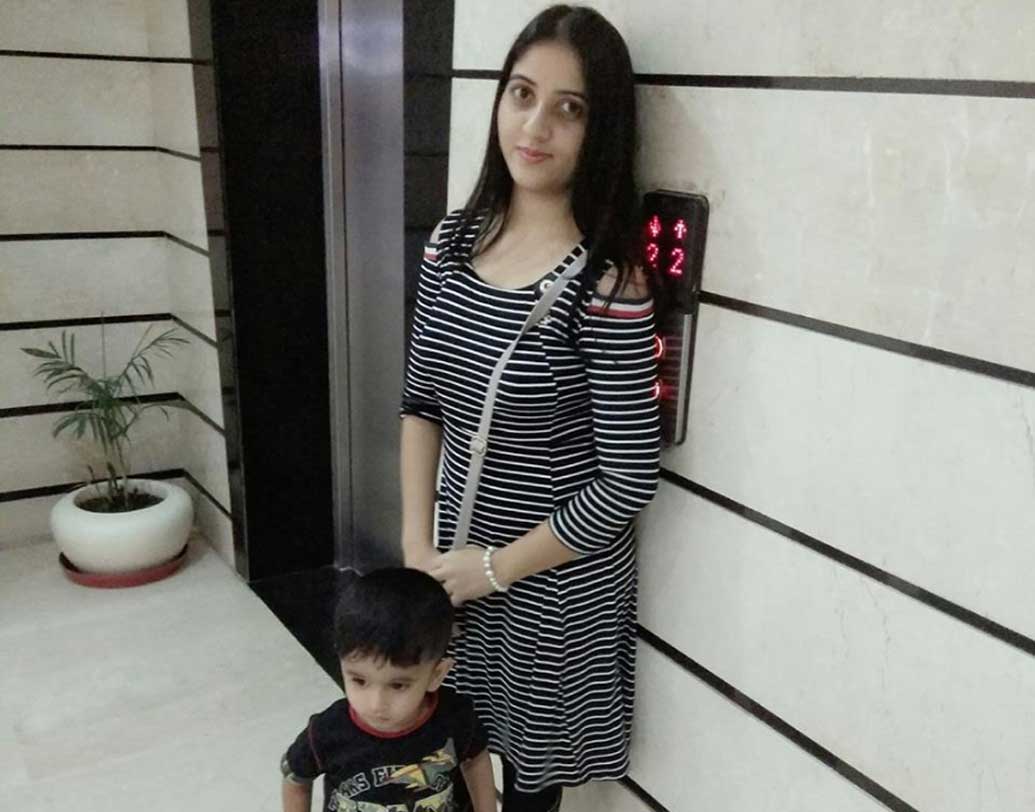 যোগেশ্বরীর একটি ছেলেও রয়েছে। নিজের ফেসবুক অ্যাকাউন্টে ছেলের সঙ্গে একাধিক ছবি শেয়ার করেন তিনি।