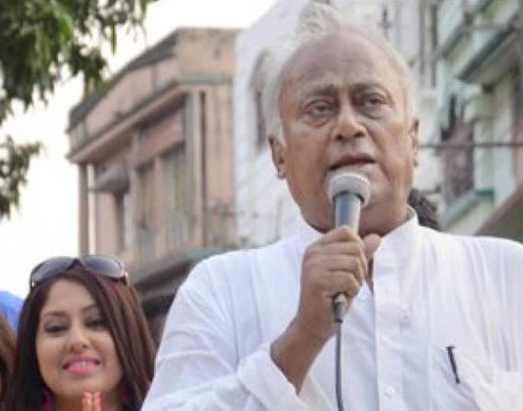 সৌগতর গাড়ির দাম ৭ লক্ষ এবং তাঁর স্ত্রীর গাড়ির দাম ৫ লক্ষ ৪ হাজার টাকা।