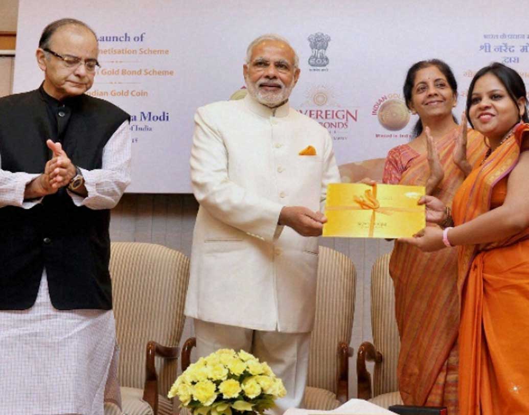 ৪৫ গ্রাম সোনার গয়না রয়েছে বলে হলফনামায় জানিয়েছেন মোদী। যার বাজারমূল্য ১ লক্ষ ১৩ হাজার ৮০০ টাকা।