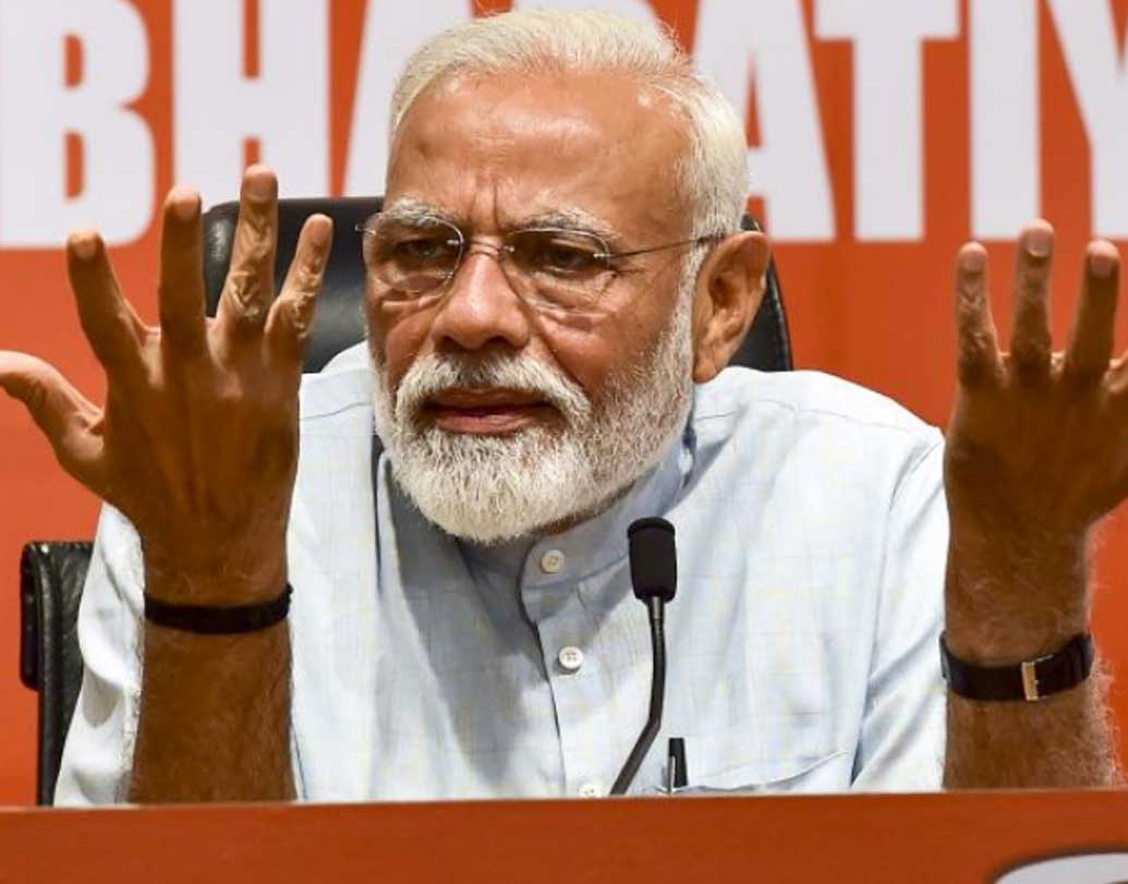 কোনওরকম ঋণ নেই, কোনও গাড়ি নেই বলে হলফনামায় জানিয়েছেন তিনি।