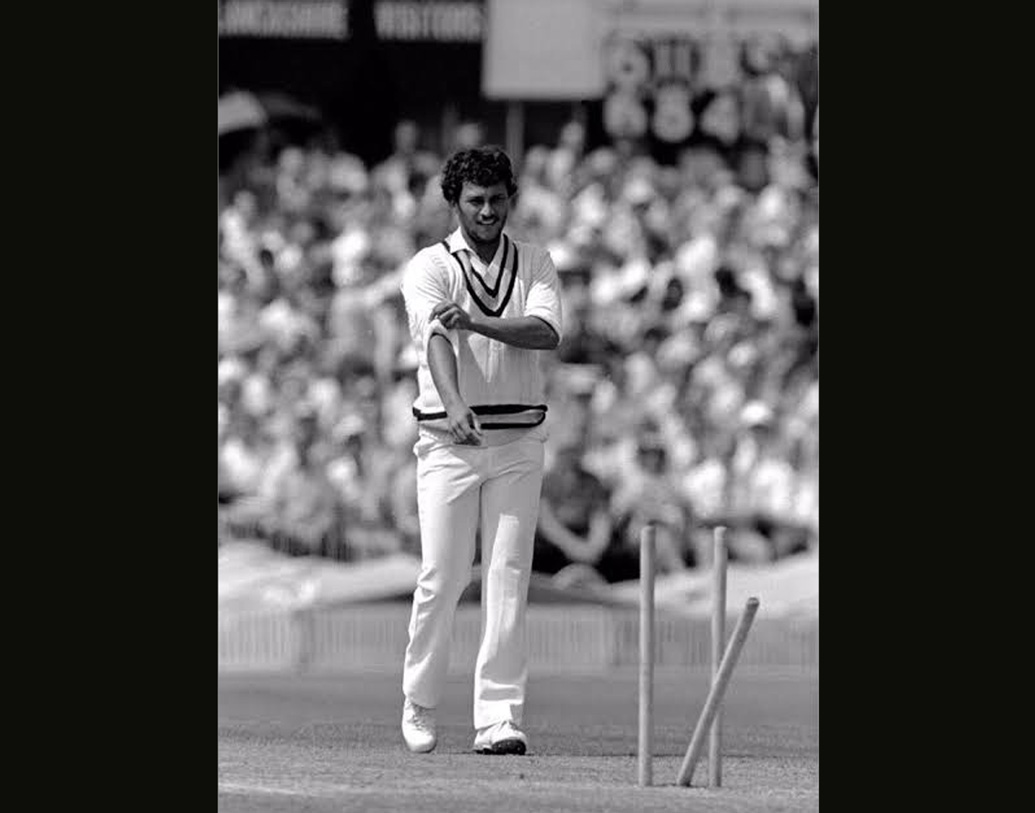 এত গেল ব্যাটিং পরিসংখ্যান। এ বার আসা যাক বোলিংয়ের কথায়। সবচেয়ে বেশি উইকেট পেয়েছিলেন ভারতের রজার বিনি। ১৮টি উইকেট ছিল তাঁর দখলে।