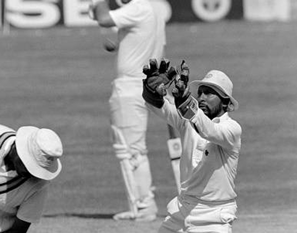 এ বার ফিল্ডিং পরিসংখ্যান দেখলে, সবচেয়ে বেশি ক্যাচ ছিল কপিল দেবের দখলে। সাতটি ক্যাচ তাঁরই দখলে। এক ইনিংসে সবচেয়ে বেশি ‘ডিসমিসাল’ যদিও সৈয়দ কিরমানির দখলে (৫)।