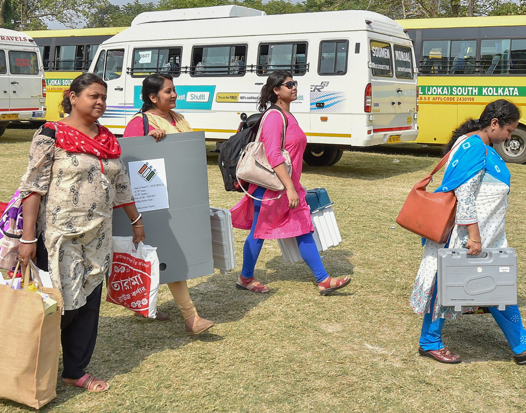 বুথফেরত সমীক্ষা আদৌ কতটা বিশ্বাসযোগ্য, তা নিয়ে প্রশ্ন তুলেছেন অনেকেই। ২০০৪ সালেই যেমন বিজেপি-এনডিএ জোট সরকার ক্ষমতায় আসবে এমনটা বলা হয়েছিল কোনও কোনও সমীক্ষায়, মেলেনি তা।