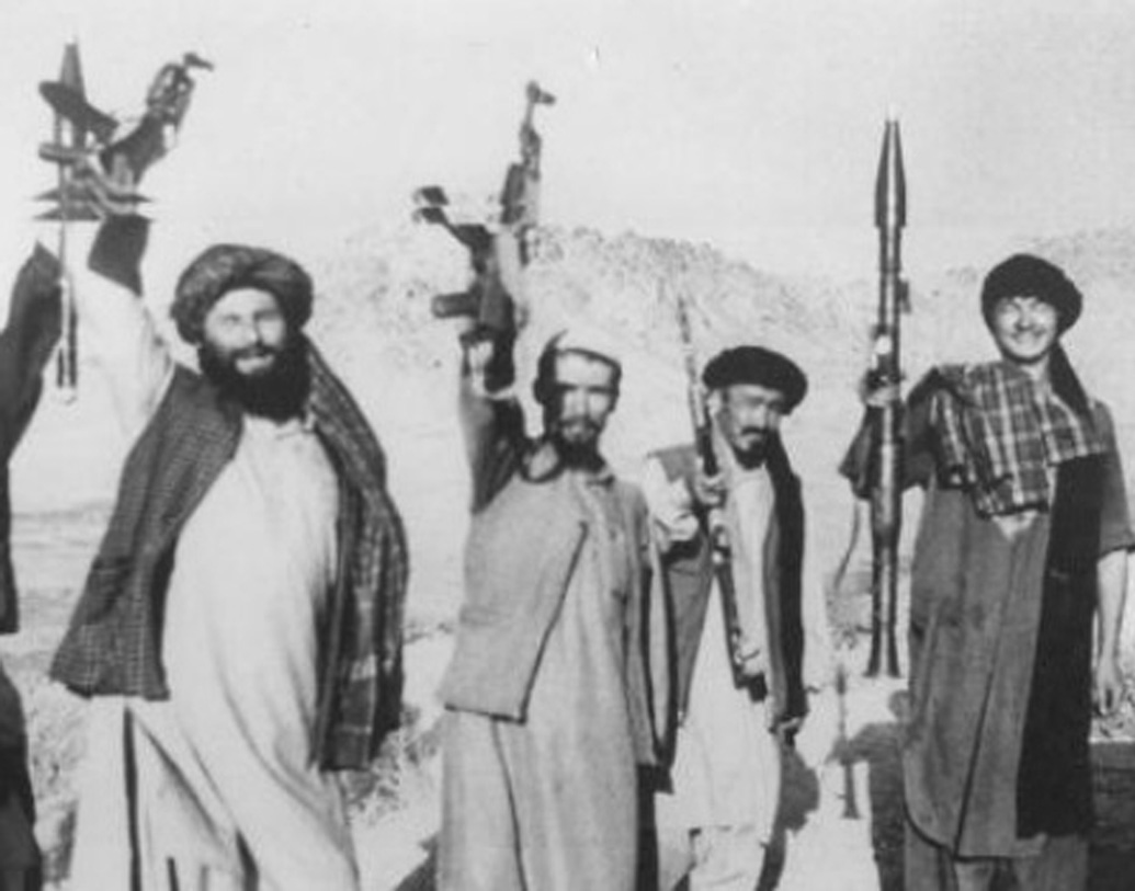 শুরুতে অল কায়দা এবং তালিবানের ডানা ছাঁটাই ছিল এই কমিটির কাজ, যে কারণে এই কমিটির নাম দেওয়া হয়েছিল ‘আল কায়দা এবং তালিবান নিষেধাজ্ঞা কমিটি’। যদিও ২০১১ সালের ১৭ জুন তালিবানের বিরুদ্ধে ব্যবস্থা নেওয়ার জন্য একটি আলাদা কমিটি তৈরি করে রাষ্ট্রপুঞ্জ।