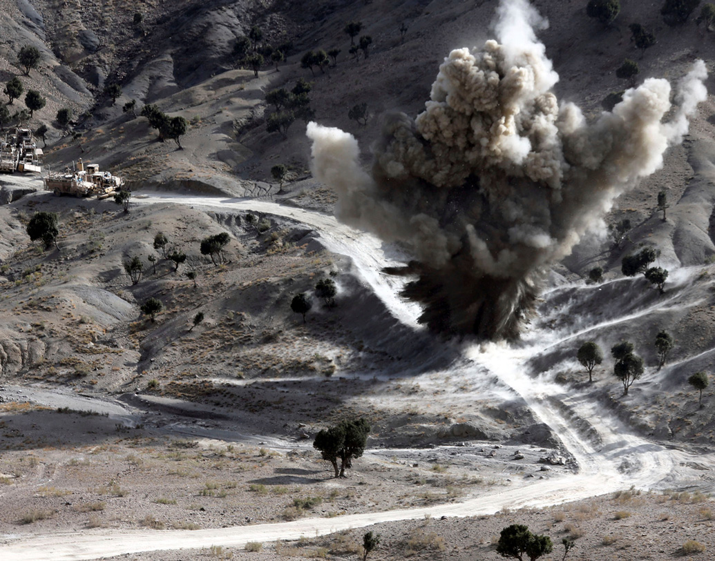 রাষ্ট্রপুঞ্জের নিয়ম মাফিক, মাসুদ আজহারের সমস্ত স্থাবর এবং অস্থাবর সম্পত্তি বাজেয়াপ্ত করতে হবে পাকিস্তানকে। এ ছাড়া যে সব সম্পত্তির কারণে প্রত্যক্ষ বা পরোক্ষ ভাবে তার কর্মকাণ্ডে সুবিধা হয়, তাও বাজেয়াপ্ত করতে হবে পাকিস্তানকে।