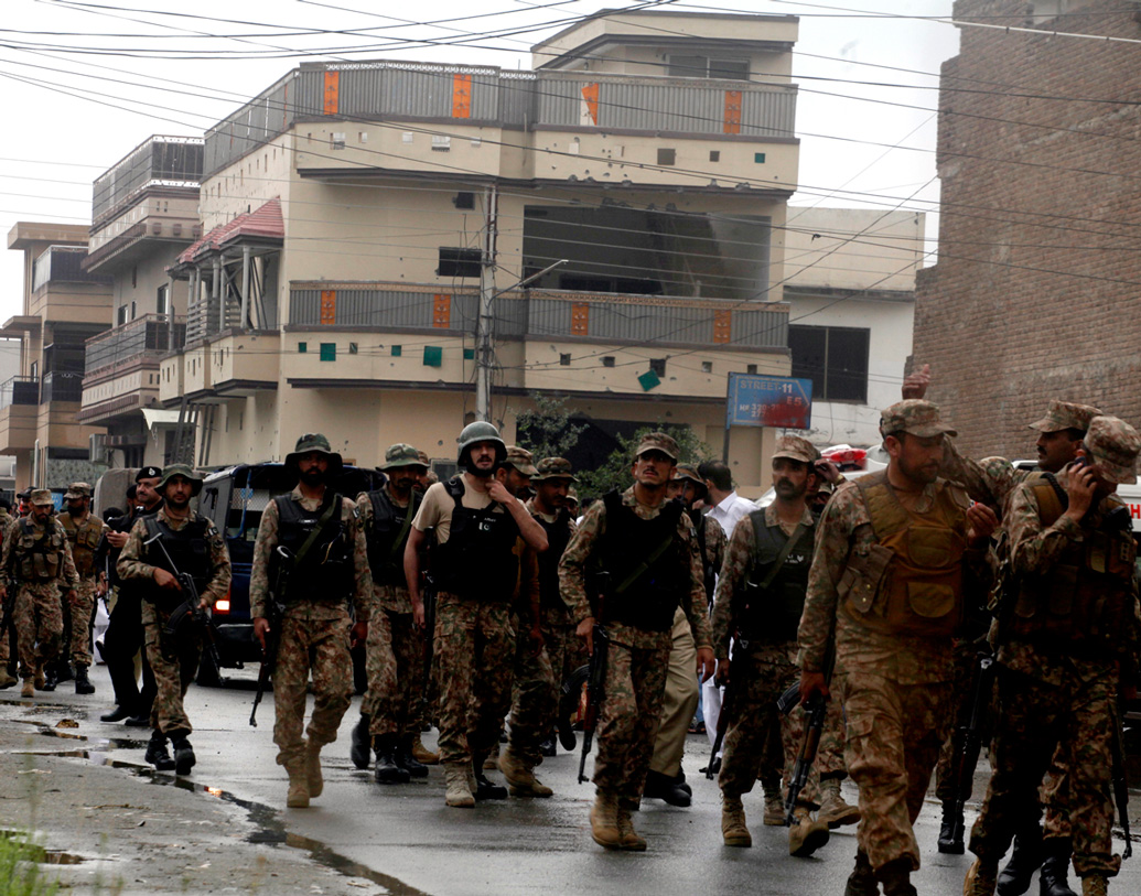 শুধু পাকিস্তান নয়, মাসুদ আজহার নিয়ে একই নিয়ম মানতে বাধ্য রাষ্ট্রপুঞ্জের সমস্ত সদস্য দেশ। তাই নিজে না করলেও অন্য দেশের হাত দিয়েও মাসুদকে কোনও রকম সাহায্য করতে পারবে না পাক সেনা বা পাক গোয়েন্দা সংস্থা আইএসআই।