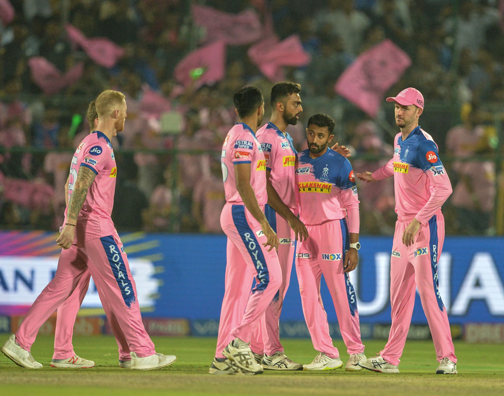 শ্রেয়স গোপাল দ্বিতীয় বোলার যিনি আইপিএলে দু’বার এবি ডেভিলিয়ার্স আর বিরাট কোহালির উইকেট একই টুর্নামেন্টে নিয়েছেন। এর আগে আশিস নেহেরার এই রেকর্ড ছিল।