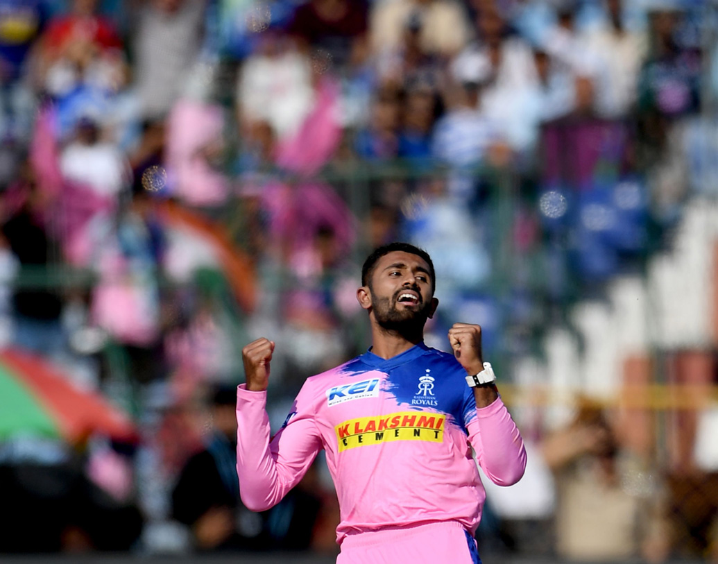 ব্যাটিংয়ের হাতটাও ভাল গোপালের। বাংলার বিরুদ্ধে রঞ্জি ট্রফিতে ১০০ করেছিলেন নয় নম্বরে নেমে। স্ট্রাইক রেট ছিল ৭৩.৬। ফিল্ডিংয়েও দক্ষ তিনি। চলতি টুর্নামেন্টে বেশি কিছু অসাধারণ ক্যাচ নিয়েছেন তিনি।