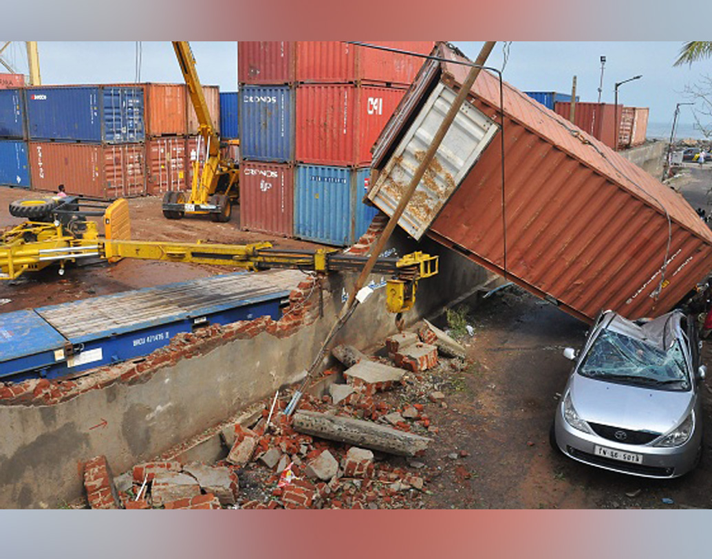 ২০১৬ সালে তামিলনাড়ুর উপকূল ঘেঁষে স্থলভূমিতে ১৬০ কিমি প্রতি ঘণ্টায় আছড়ে পড়ে অতি প্রবল ঘূর্ণিঝড় ‘ভারদা’। প্রাণ হারান ২২ জন। ২২ হাজার ৫৭৩ কোটি টাকার ক্ষতি হয় রাজ্যের। তামিলনাড়ুর উপকূলবর্তী এলাকা বাদে অন্ধ্রপ্রদেশের বিশাখাপত্তনম, আন্দামান ও নিকোবর দ্বীপপুঞ্জের একাংশ বাসিন্দারা ক্ষতিগ্রস্ত হন।