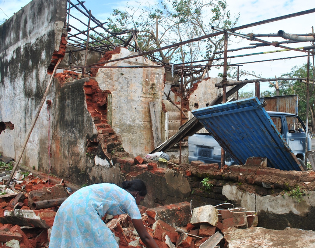 ২০১১ সালে ঘূর্ণিঝড় থানের দাপটে ৩৩ জন মানুষ প্রাণ হারান। মূলত অন্ধ্রপ্রদেশ ও তামিলনাড়ুতে শক্তিশালী ক্রান্তীয় এই ঘূর্ণিঝড় যথেষ্ট প্রভাব ফেলেছিল।