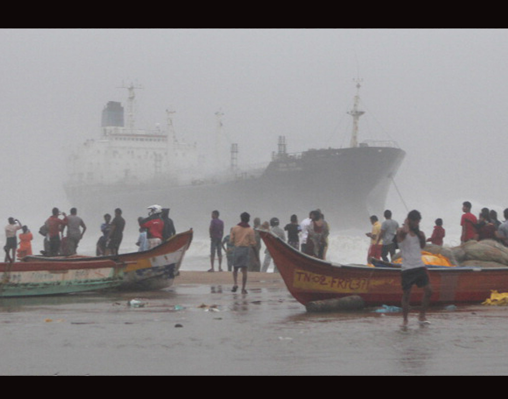 ২০১০ সালে বঙ্গোপসাগরে সৃষ্ট গভীর নিম্নচাপ চেন্নাইয়ের অদূরে মহাবলিপুরমের কাছে ধেয়ে  আসে। সতর্কবার্তা ছিল ১১০ কিলোমিটার বেগে আছড়ে পড়ে 'নিলম'। ঝড় এল ঠিকই। বেগ কমে যায় মাত্র ৭৫ কিলোমিটার প্রতি ঘণ্টায়। মারা যান ৭৫ জন। ফসলের মারাত্মক ক্ষতি হয়েছিল দক্ষিণ ভারতের বিভিন্ন রাজ্যে। কয়েক হাজার কোটি টাকার ক্ষতি হয় অন্ধ্র ও তামিলনাড়ুর।