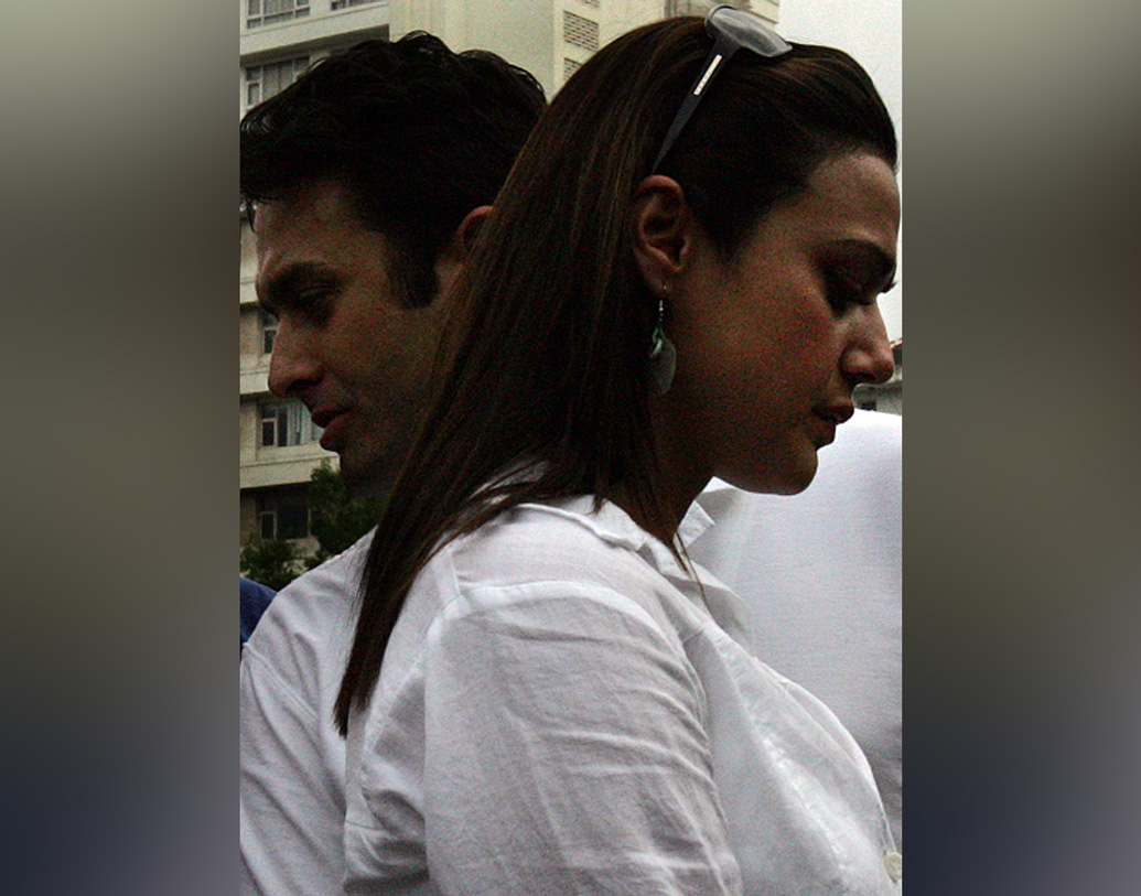 অভিযোগ, ২০১৪ সালের ৩০ মে চেন্নাই-পঞ্জাব ম্যাচে (সে দিন ছিল নেসের জন্মদিন) ওয়াংখেড়ে স্টেডিয়ামে তাঁর শ্লীলতাহানি করেন নেস। ঝগড়ার সময়ে নেস নাকি প্রীতির হাত ধরে এমন টেনেছিলেন যে, নায়িকার চোটও লাগে।