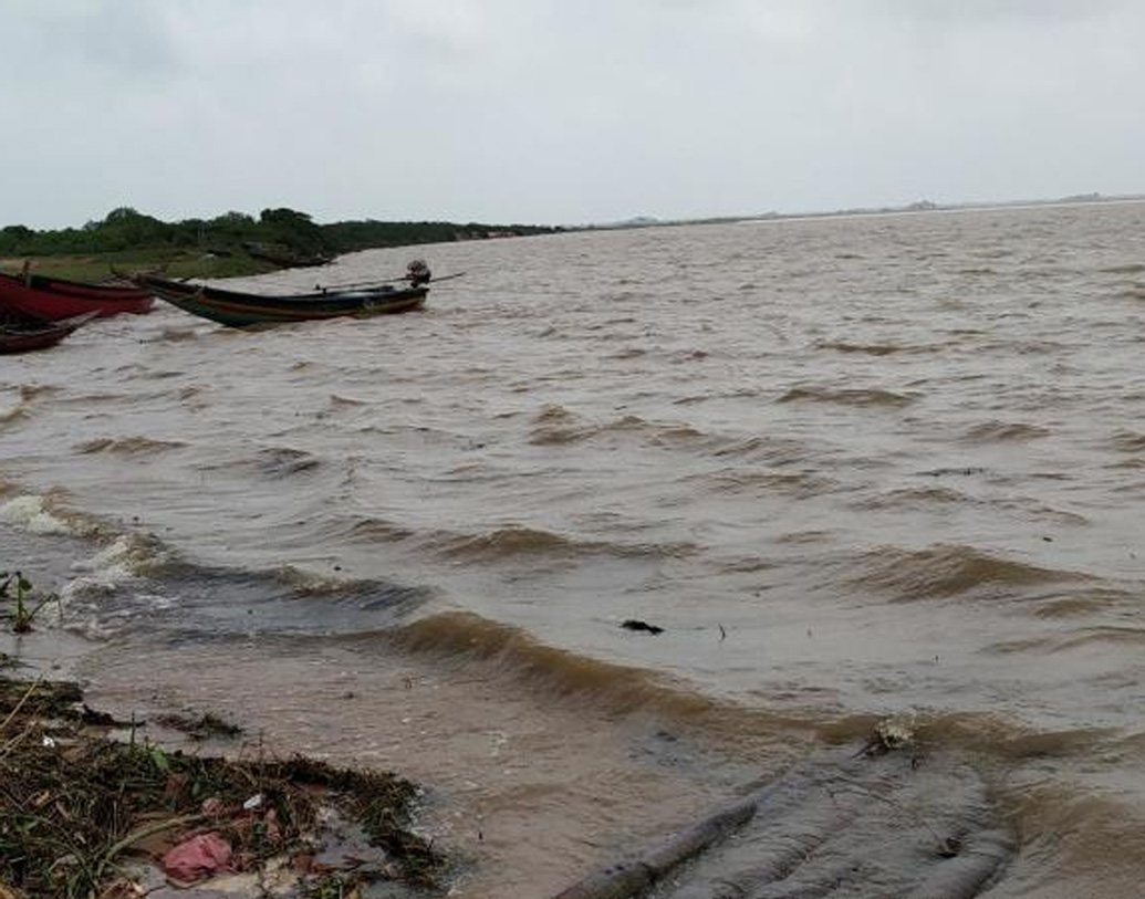 ভারত মহাসাগরের ঝড়গুলোর নামকরণ করে এই সংস্থার অন্তর্ভুক্ত আটটি দেশ। দেশগুলি হল বাংলাদেশ, ভারত, পাকিস্তান, মায়ানমার, মলদ্বীপ, শ্রীলঙ্কা, তাইল্যান্ড এবং ওমান। এই প্যানেলকে বলা হয় ইকনোমিক অ্যান্ড সোশ্যাল কমিশন ফর এশিয়া অ্যান্ড দা প্যাসিফিক (এএসসিএপি)।