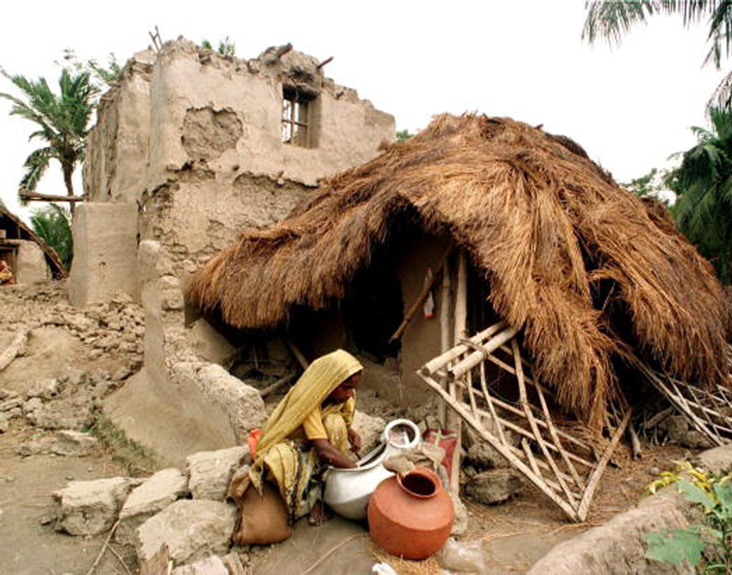 ঝড়ের নামকরণের এই রীতি কিন্তু খুব একটা পুরনো নয়। মাত্র ২০০০ সাল থেকে এই প্রক্রিয়া শুরু হয়েছে। আগে ঝড়গুলোকে নানা নম্বর বা বর্ণ দিয়ে শনাক্ত করা হত। কিন্তু সে সব নম্বর সাধারণ মানুষের কাছে দুর্বোধ্য ছিল। ফলে সেগুলোর পূর্বাভাস দেওয়া, মানুষ বা জাহাজ বা জলযানগুলিকে সতর্ক করাও কঠিন ছিল।