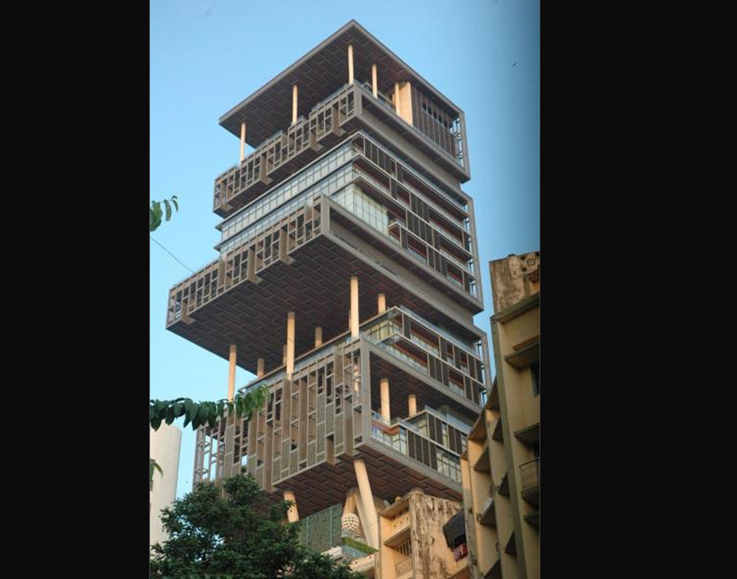 অতলান্তিক মহাসাগরের রহস্যময় দ্বীপ অ্যান্টিলিয়ার থেকেই নাম রাখা হয়েছে বাড়িটির।