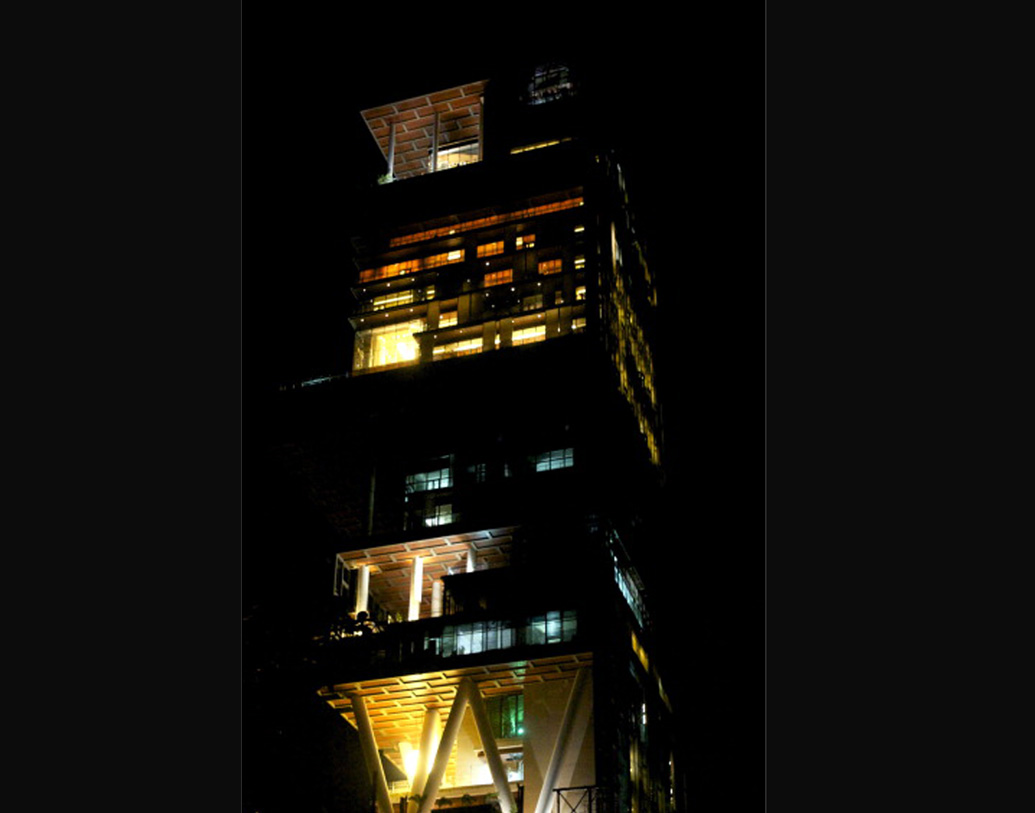 এটি রিখটার স্কেল অনুযায়ী প্রায় ৮ তীব্রতা পর্যন্ত ভূমিকম্প সহনে সক্ষম। ২৭ তলার বাড়িটি মারাত্মক উচু সিলিংয়ের কারণেই প্রায় ৪০ তলা বাড়ির সমান।