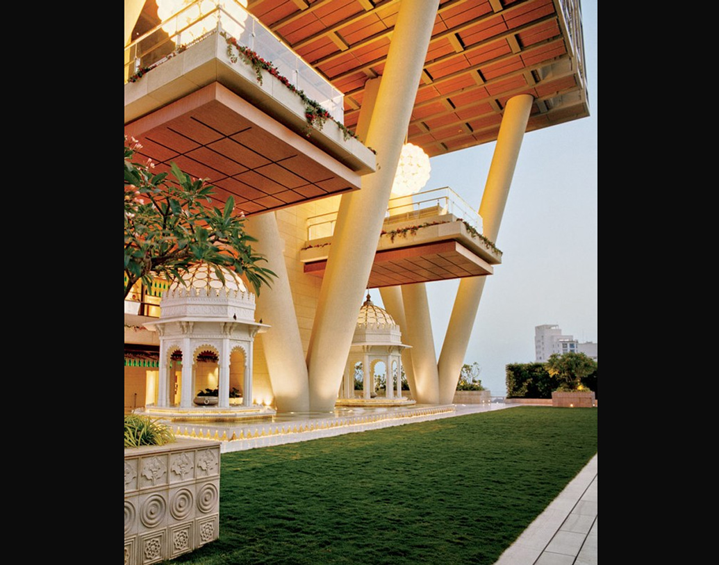 যোগাসন এবং নাচের জন্য আলাদা স্টুডিয়োর বন্দোবস্তও করা হয়েছে অ্যান্টিলিয়ায়। 