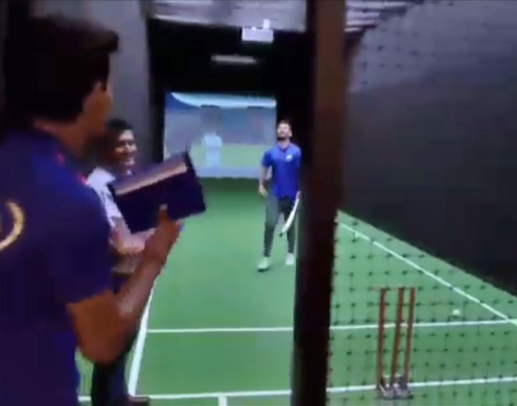 মুম্বই ইন্ডিয়ানসের ক্রিকেটাররা অ্যান্টিলিয়ায় আমন্ত্রিত হয়ে যাওয়ার পর বিশেষ ব্যবস্থা হিসাবে শরীরচর্চার জন্য কৃত্রিম ঘাসের গ্রাউন্ডে প্র্যাকটিস নেটও ছিল। শরীরচর্চার জন্য একটা বড় ঘরের গোটা মেঝে জুড়ে রয়েছে রানিং ট্র্যাক।