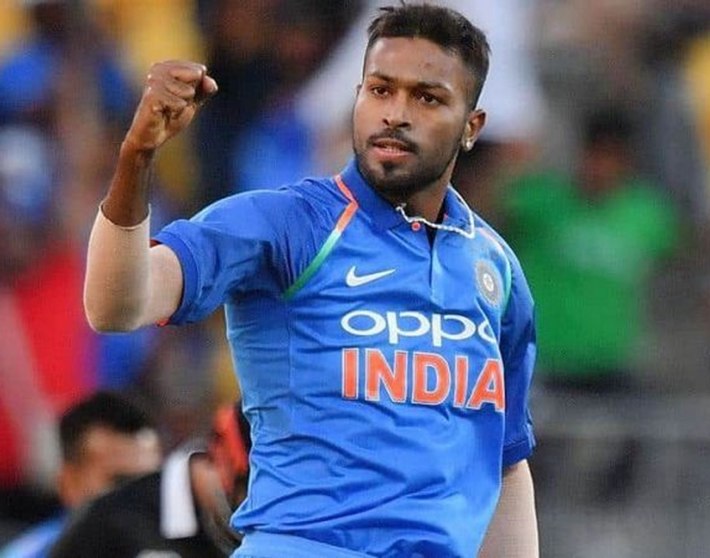 হার্দিক পাণ্ড্য: বিশ্বকাপে ভারতের অন্যতম বাজি হতে চলেছেন তিনি। আইপিএলে ব্যাটে-বলে দক্ষতা প্রমাণ করেছেন। ধ্বংসাত্মক ব্যাটিং, ক্ষুরধার বোলিংয়ের সঙ্গে পরিণত হচ্ছেন ধীরে ধীরে। বিরাট কোহালিকে ‘কমফর্ট’-এ রাখতে তিনিই ‘এক্স ফ্যাক্টর’।