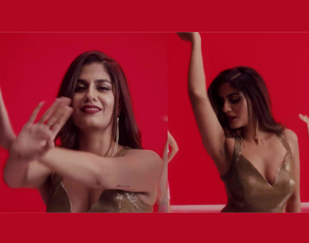 হায়দরাবাদে বেড়ে উঠেছেন এই নায়িকা। নাম শ্রেয়া ধন্বন্তরী। তবে বাবার  কাজের সূত্রে পশ্চিম এশিয়ার দেশগুলিতেও কেটেছে ছোটবেলা।