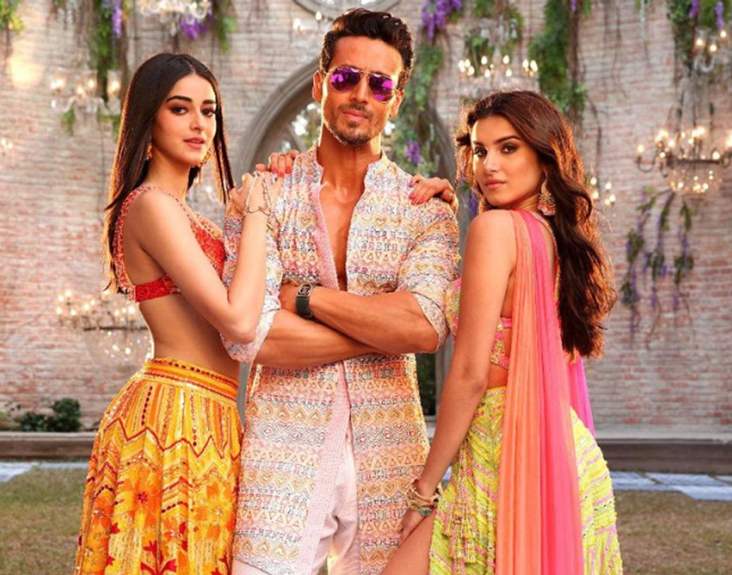 ‘স্টুডেন্ট অব দ্য ইয়ার ২’-এ তারা সুতারিয়া এবং অনন্যা পাণ্ডের সঙ্গে তাঁকে দেখা গিয়েছে। কিন্তু জ্যাকি পুত্রের নাম নিয়ে কিন্তু বেশ জল্পনা রয়েছে।