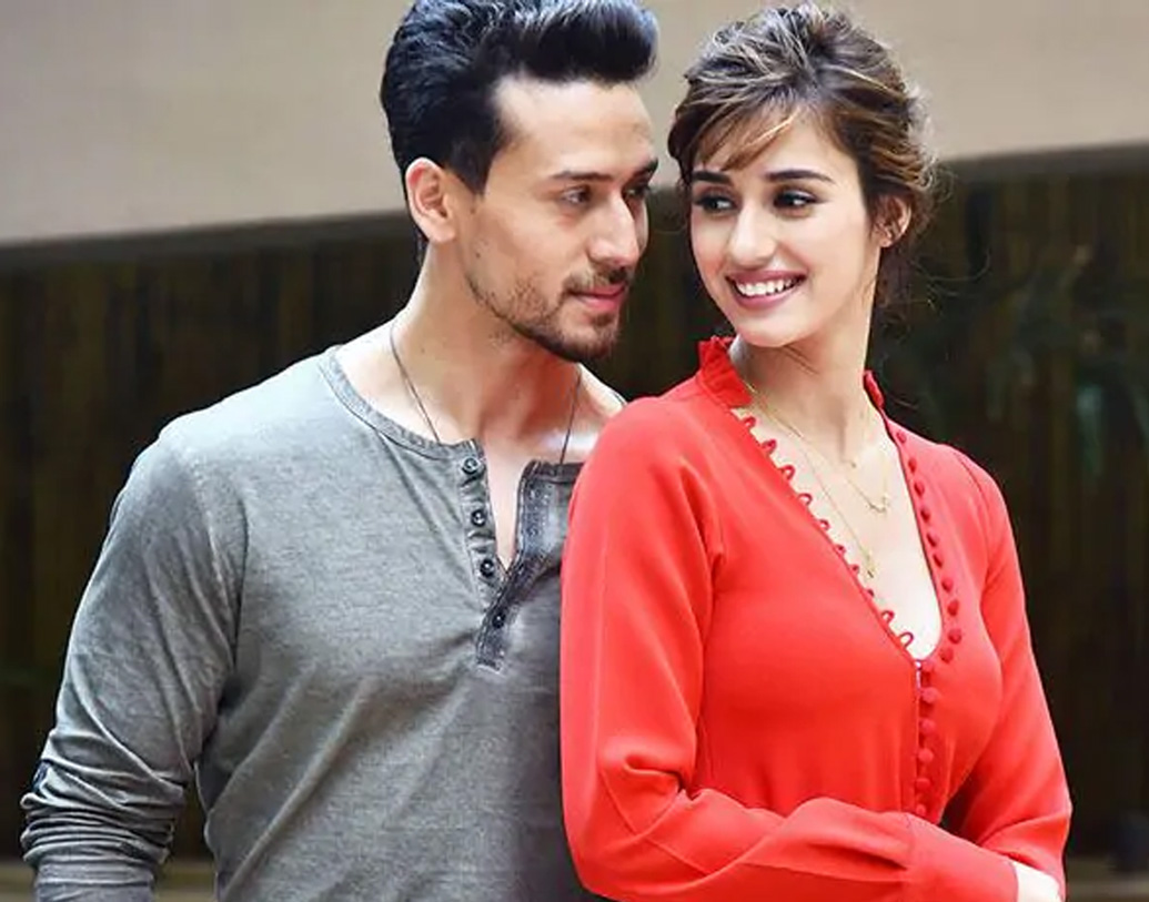 টাইগারের নাম জয় হেমন্ত শ্রফ। জ্যাকির ছেলের নাম এ বার নিশ্চয়ই অনুরাগীদের বেশ পছন্দই হবে।