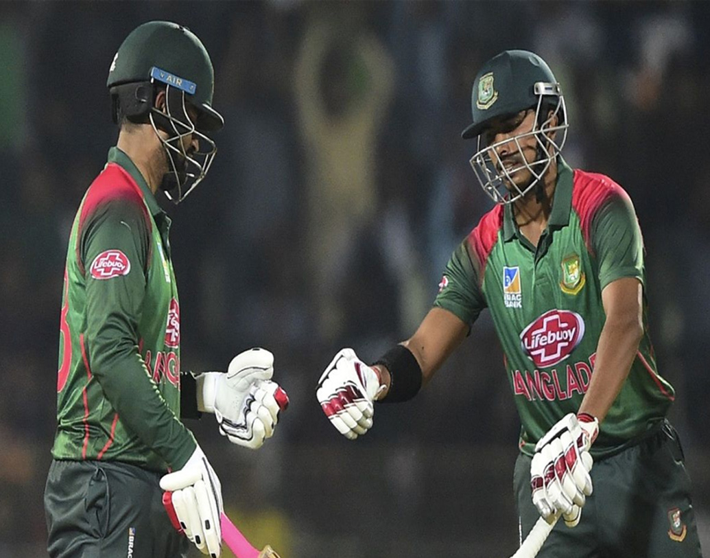 বাংলাদেশের ক্ষেত্রে ওপেনিং জুটি নিয়ে সমস্যা রয়েছে। তামিম ইকবাল তো রয়েইছেন, তবে তাঁর সঙ্গে লিটন দাস বা সৌম্য সরকারের মধ্যে যে কোনও একজন থাকতে পারেন। তামিম-সরকার গড় ৪৪.৬১, অন্যদিকে তামিম-লিটন গড় ২৮। তাই সৌম্যই এগিয়ে থাকছেন।