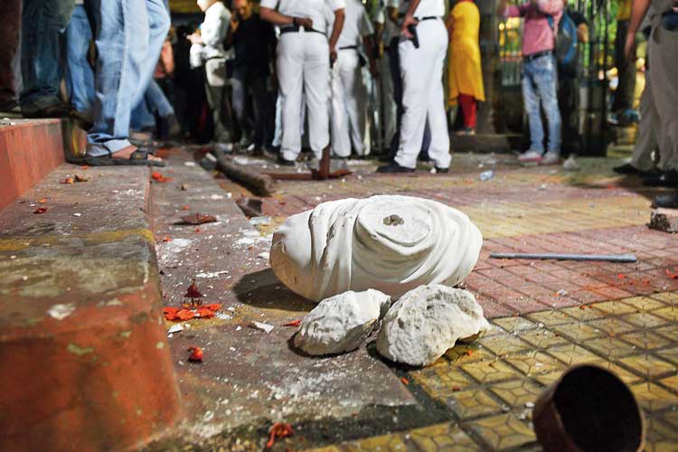 Special article about the attack of the statue of Vidyasagar at Kolkata