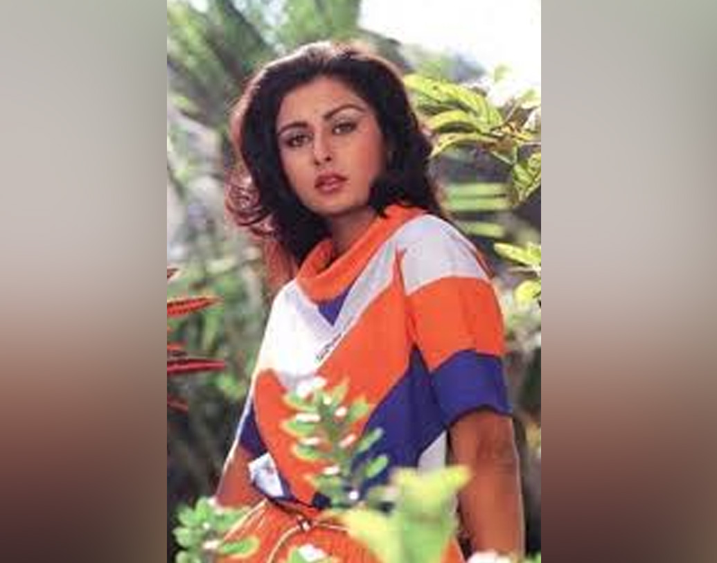 ১৯৮৮ সাল নাগাদ পরিচালক অশোক থাকেরিয়ার প্রেমে পড়েন তিনি। এক ছেলে আনমোল এবং এক মেয়ে (পালোমা) রয়েছে তাঁর।