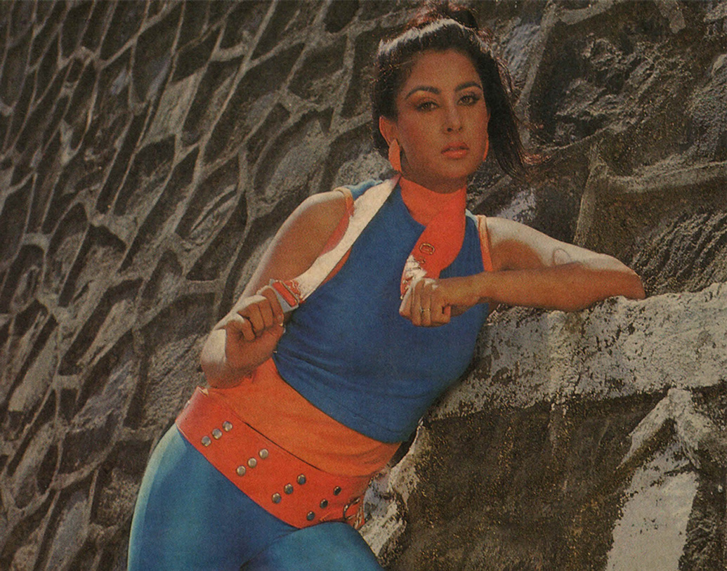 বিবাহিত জীবনে প্রথমে বেশ ভালই ছিলেন, ছেলে মেয়েরাও বড় হচ্ছিল আস্তে আস্তে। তবে ফিল্মে কাজের সময় এক বলিউড তারকার সঙ্গে তাঁর প্রেমের সম্পর্কের কথা বি টাউনে রটে গিয়েছিল।