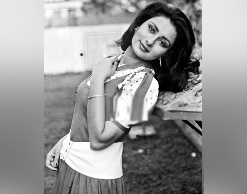 পদ্মিনী কোলাপুরে এবং রতি অগ্নিহোত্রীর সঙ্গে গভীর বন্ধুত্ব ছিল তাঁর। এক সময় অবসাদগ্রস্ত হয়ে পড়েছিলেন পুনম। সেখান থেকে বন্ধুরাই বের করে আনেন তাঁকে।