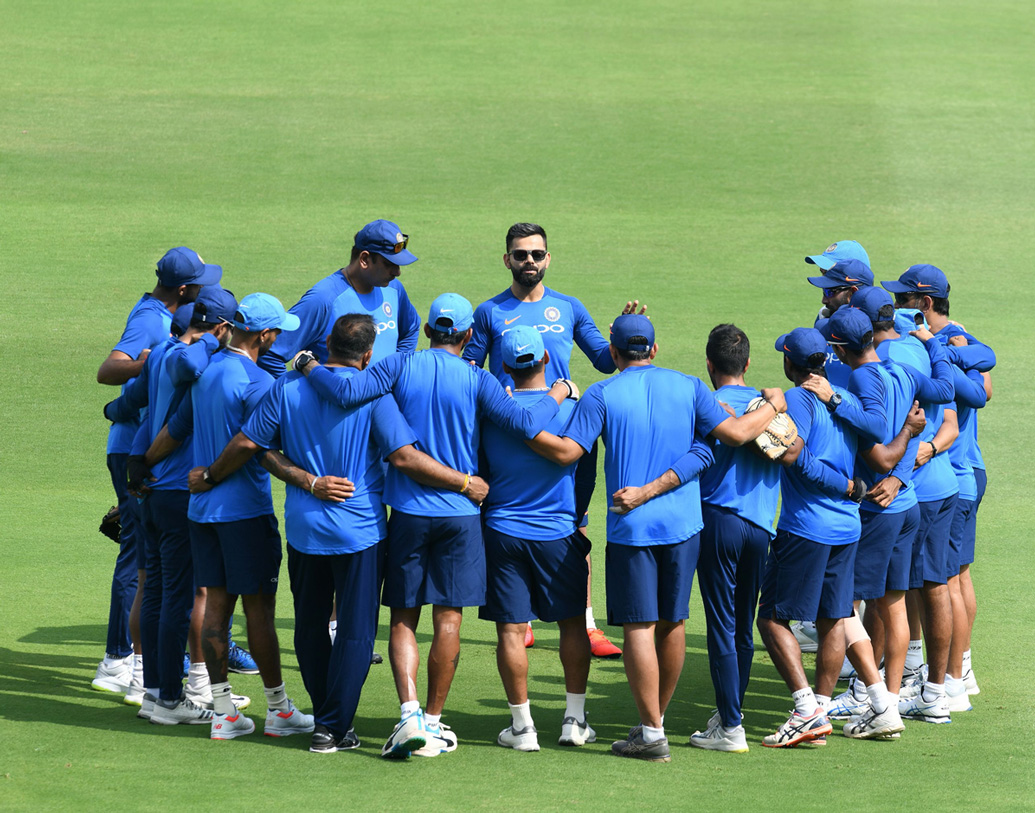 বিশেষজ্ঞরা বলছেন, এ বার প্রতিদ্বন্দ্বিতা অনেক বেশি হাড্ডাহাড্ডি হবে। এই হাড্ডাহাড্ডি লড়াইয়ে ভারতের তুরুপের তাস হতে পারেন অনেকেই। তবে তার মধ্যেও সেরার সেরা কারা, যাঁরা ভাল খেললে বিশ্বকাপ সহজেই জয় করবে ভারত? কারা মনোবল বাড়াবেন দলের?